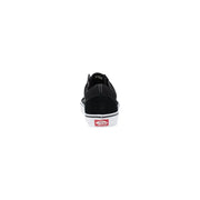 Baskets Vans Old Skool pour homme en daim noir, style skate, avec semelle en caoutchouc blanc et logo rouge au talon (vue de côté).
