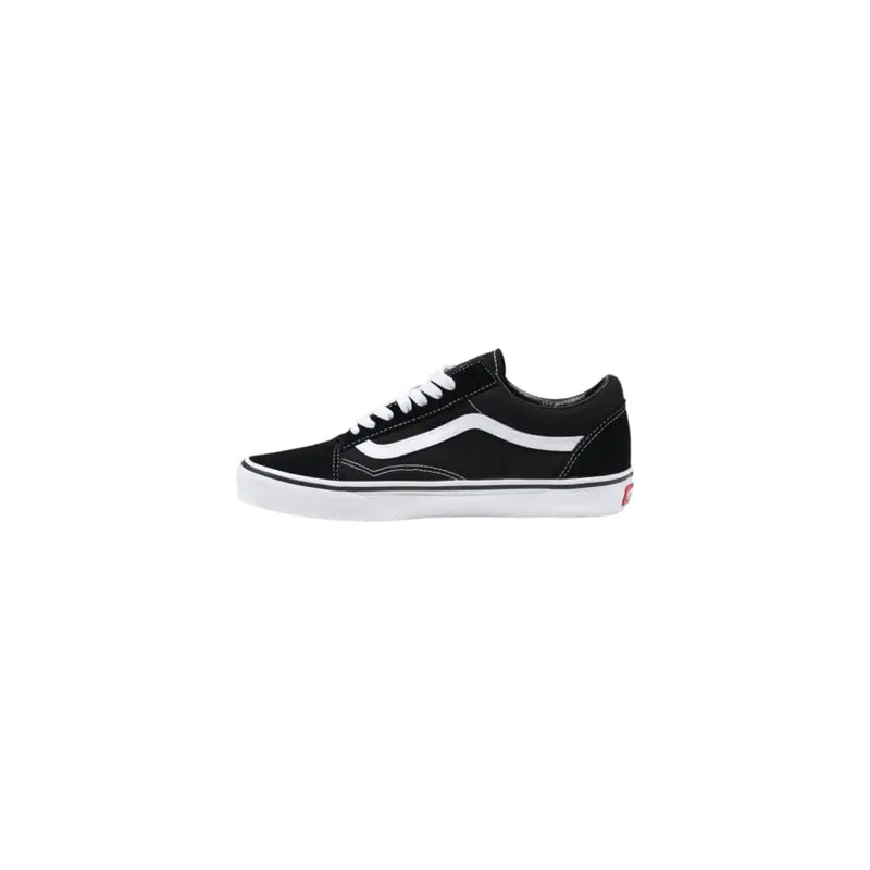 Baskets Vans homme en daim noir avec lacets blancs, bande latérale classique et logo rouge au talon (vue de côté arrière)