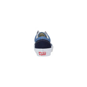 Baskets Vans pour homme, modèle Old Skool en daim bleu à lacets, avec détails bleu marine et semelle en caoutchouc blanc, idéales pour le printemps et l'été.