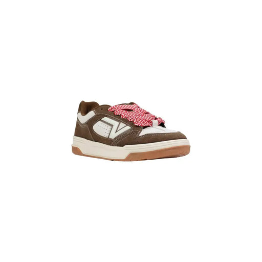 Baskets Vans pour homme en cuir et daim marron et blanc avec lacets à motifs rouges et blancs distinctifs, collection printemps-été