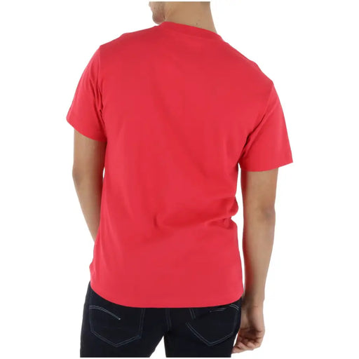 Un t-shirt Vans rouge vif pour homme, col rond corail, 100% coton doux, manches courtes.