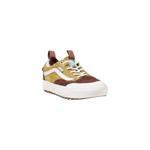 Baskets Vans pour femme en cuir camel, avec lacets blancs, bande latérale classique et semelle épaisse en caoutchouc.
