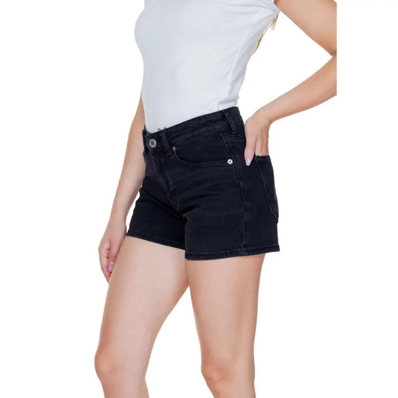 Vero Moda black cotton shorts featuring a classic five-pocket design and button closure in denim material