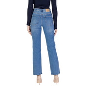 Vero Moda Jean en denim bleu pour femme, coupe droite classique et délavage subtil, confectionné dans une matière résistante.
