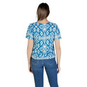 A vibrant blue and white ikat-patterned viscose short sleeve blouse with puffed sleeves by Vero Moda
