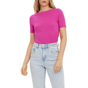 Vero Moda récolte en viscose rose top avec une coupe ajustée à col rond et des manches courtes fuchsia éclatantes
