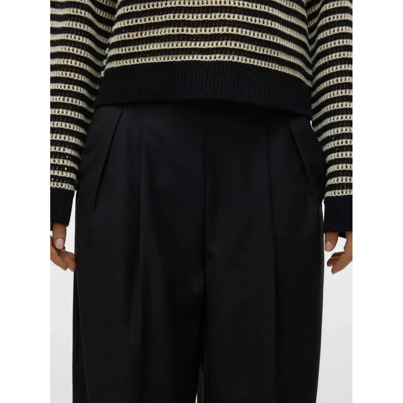 Vero Moda Pantalon noir taille haute plissé pour femme, en tissu lisse polyester viscose.