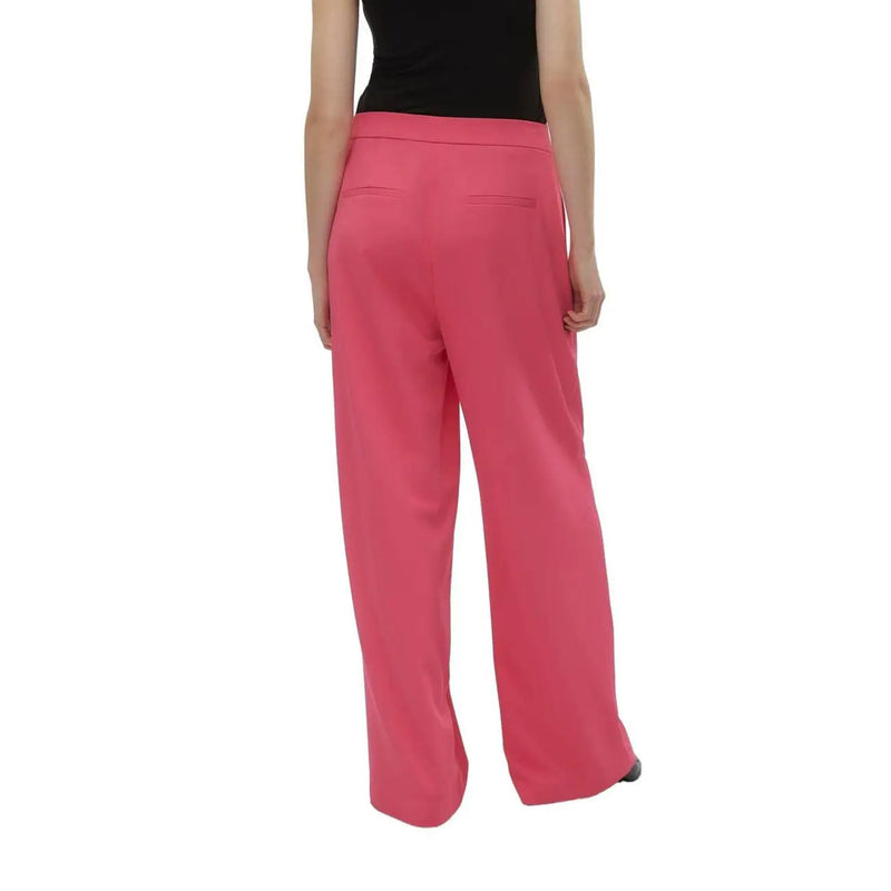 Vero Moda Pantalon fuchsia pour femme, jambes larges, en polyester, coupe élégante et poches arrière discrètes (vue de dos).