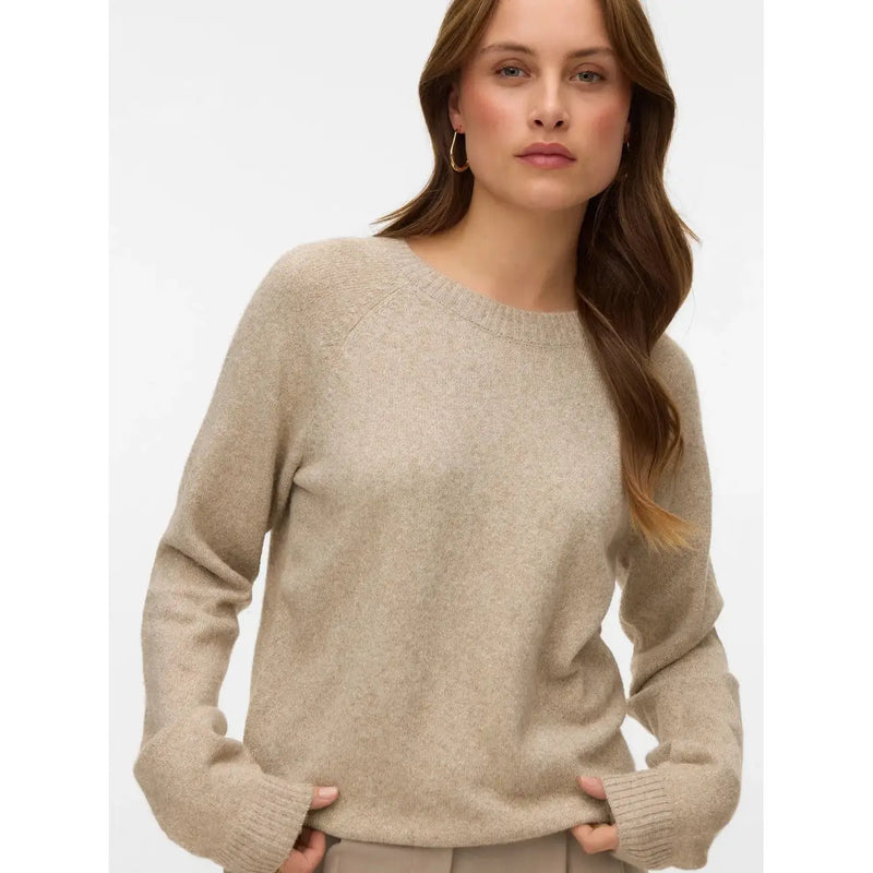 Vero moda Pull beige à col rond pour femme, en maille douce et texturée, avec poignets côtelés.