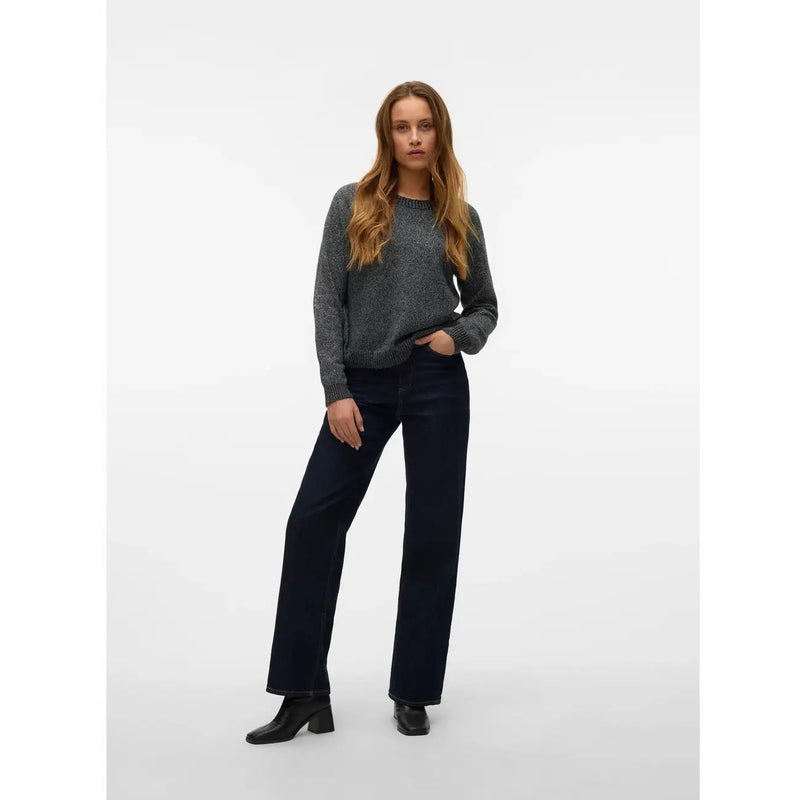 Pantalon large en velours côtelé bleu foncé associé à vero moda Pull beige à col rond en maille pour femme, vue de face
