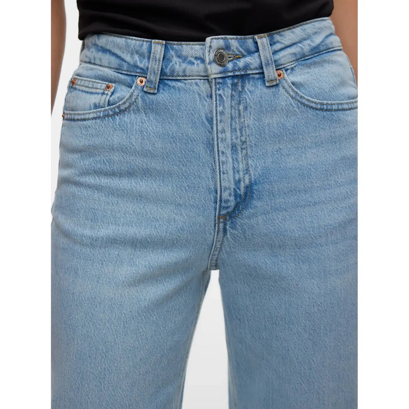 Vero Moda Jean en denim de coton bleu clair pour femme, délavé clair, coupe classique cinq poches et finitions couleur cuivre.