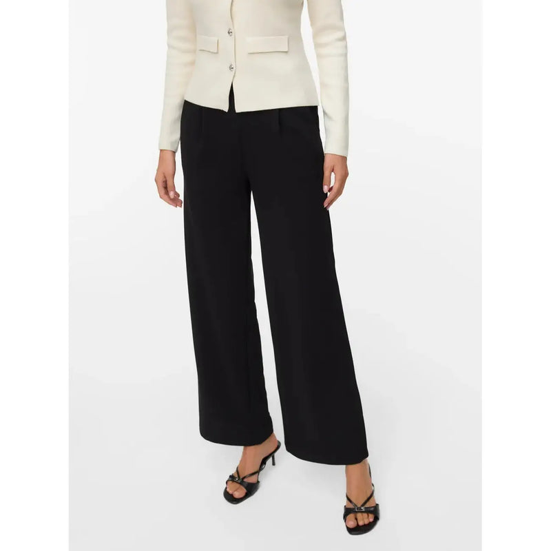 Vero Moda Pantalon noir à jambes larges pour femme, coupe élégante et ajustée, confectionné en polyester pour un confort optimal.