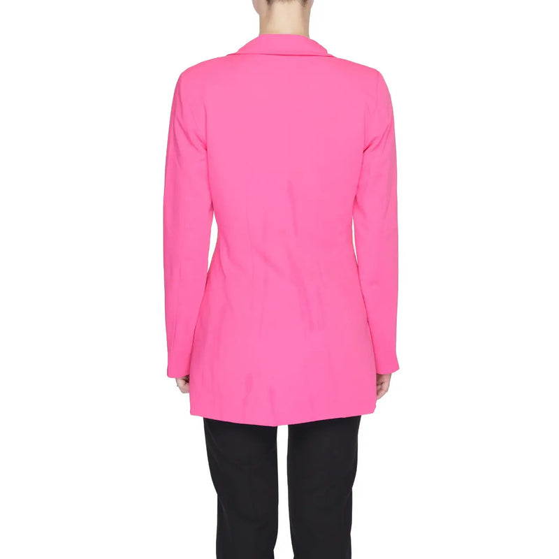 Vero Moda women’s fuchsia blazer with a tailored fit, long sleeves, button closure, and front pockets