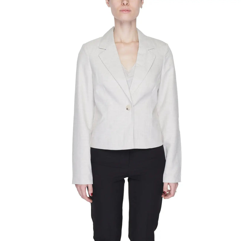 Vero Moda women’s grey marl blazer in off-white with a single button closure and classic notched lapels