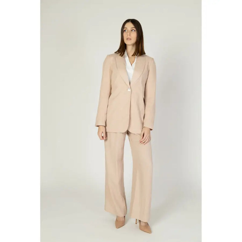 Vero Moda women’s pink linen blazer with lapel collar front pockets paired with beige linen single-button suit