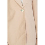 Vero moda women’s pink blazer with lapel collar front pockets and a beige single round metallic button closure