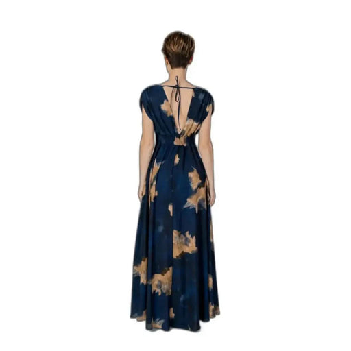 Back view of Rinascimento Women’s Navy and Tan Patterned Maxi Dress