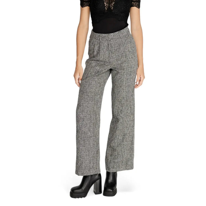 Pantalon taille haute à jambes larges en tissu gris à chevrons avec poches arrière zippées, de la marque Vila Clothes Women