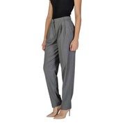 Vila Clothes Pantalon plissé gris pour femme, coupe ajustée, texture subtile