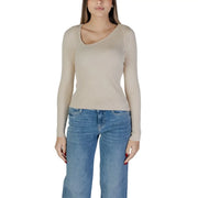 chemise beige côtelée à manches longues top avec une encolure ronde en viscose et nylon de la collection de tricots blancs pour femmes Vila