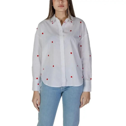 White button-down shirt with red heart patterns by Jacqueline De Yong for women