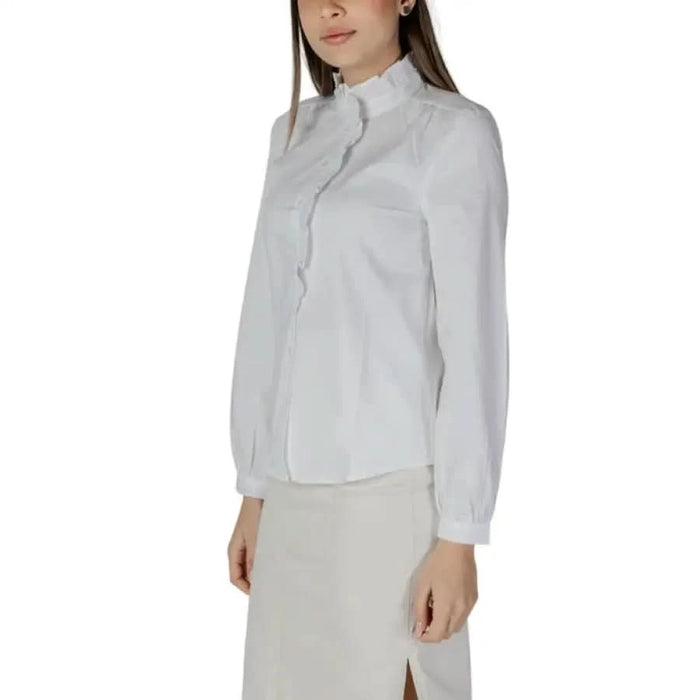 White button-up blouse with high collar and long sleeves by Jacqueline De Yong