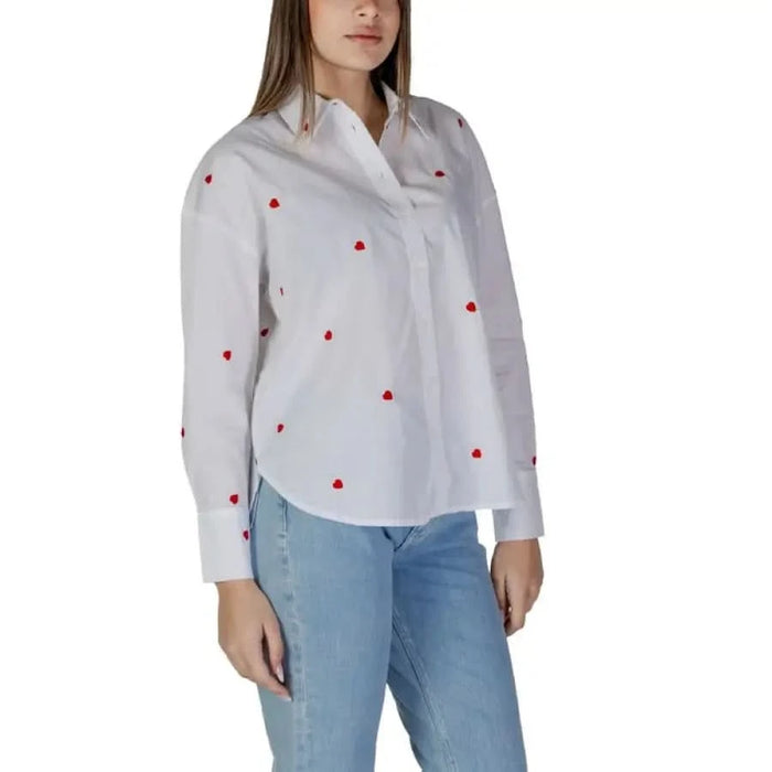White button-up shirt with red heart patterns by Jacqueline De Yong for women