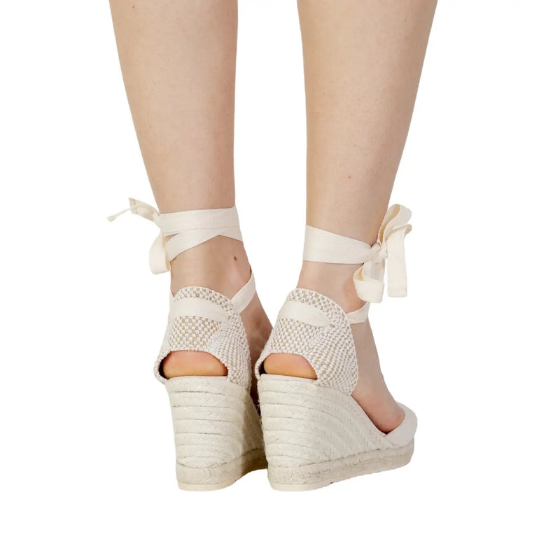 Cream-colored espadrille wedge sandals with woven texture and ankle ties in white cotton size 6.5 for women