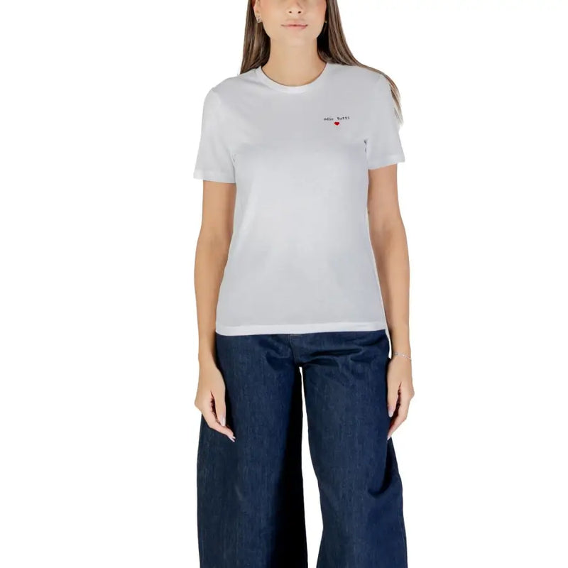 White short sleeve round neck cotton T-shirt paired with dark blue wide-leg jeans for women