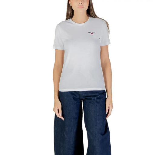 White short sleeve round neck cotton T-shirt paired with dark blue wide-leg jeans for women