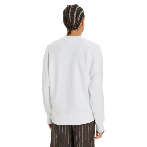 White Calvin Klein Jeans crewneck sweatshirt displayed for casual and stylish wear
