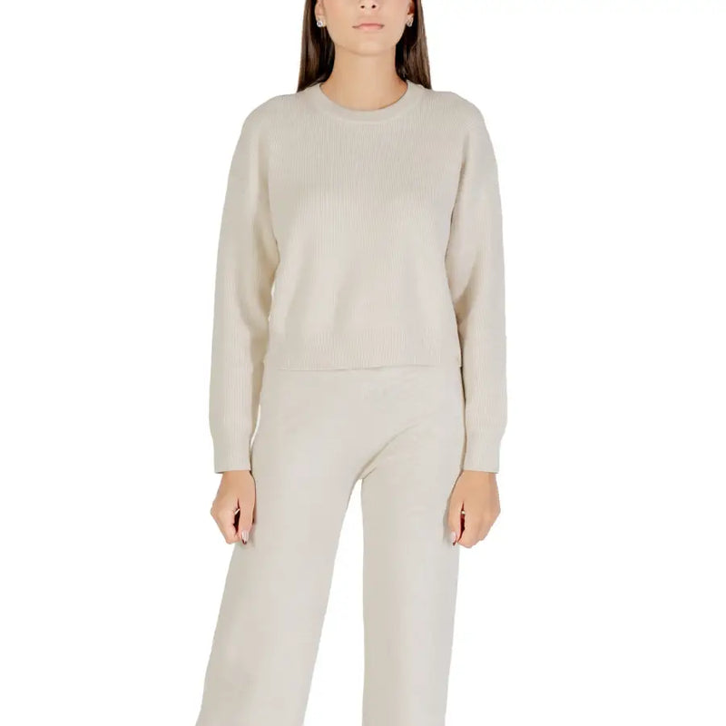 Pull blanc à manches longues et col rond en maille côtelée pour femme, beige
