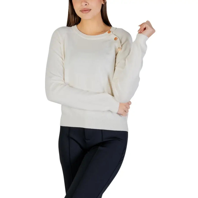 White long sleeve round neck knit top for women in cream color with wooden buttons along the shoulder seam