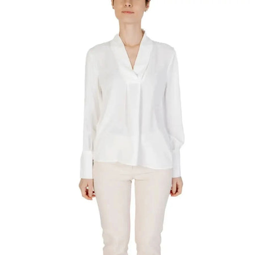 Rinascimento Women’s White V-Neck Long Blouse paired with beige pants for a stylish look