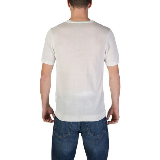 Men’s short-sleeved white round neck T-shirt for fall and winter fashion