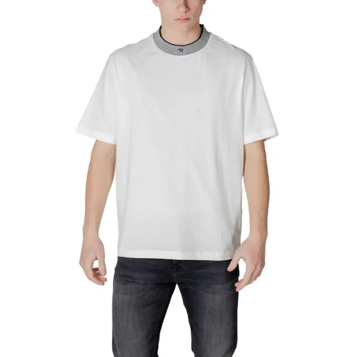 White short-sleeved t-shirt from Armani Exchange, made of 100 percent cotton