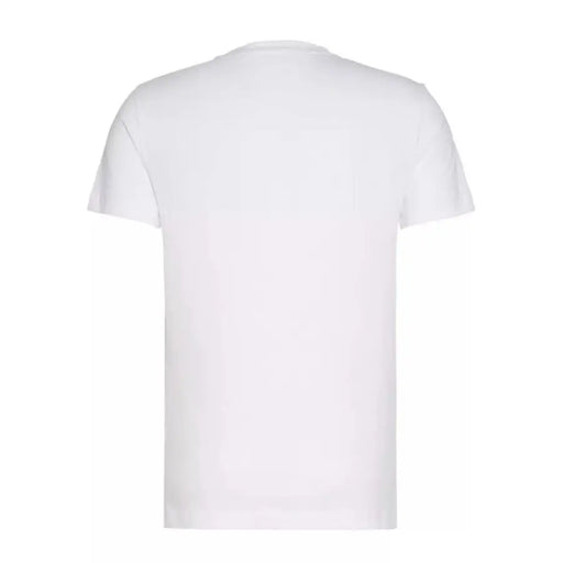 White short-sleeved T shirt by Calvin Klein, minimalist men’s casualwear