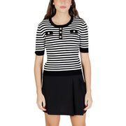 Pull à rayures blanches à manches courtes et col rond top, noir et blanc, détails des boutons