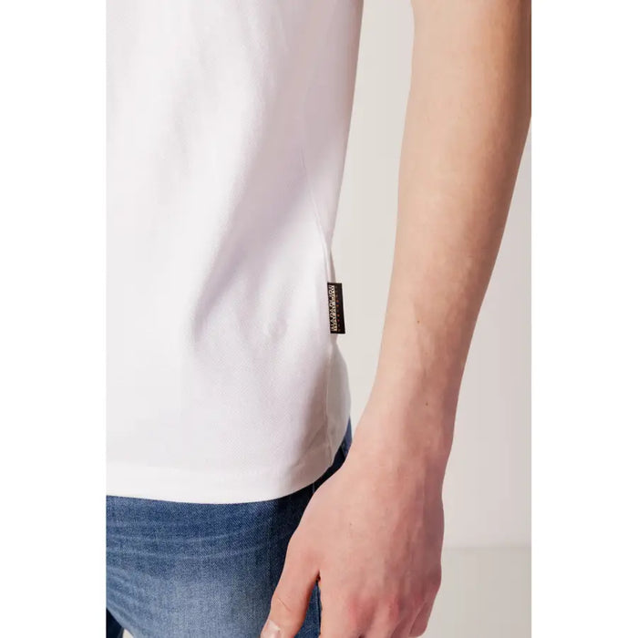 White T-shirt with a black tag from the White T-Shirt and Polo Shirt Collection