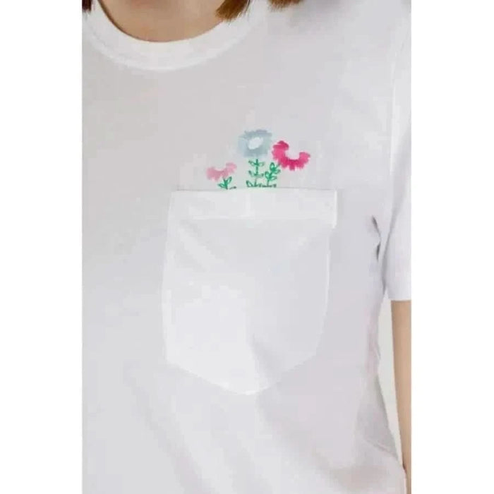 Women’s white t-shirt with pocket and embroidered flowers - Only Women T-Shirt