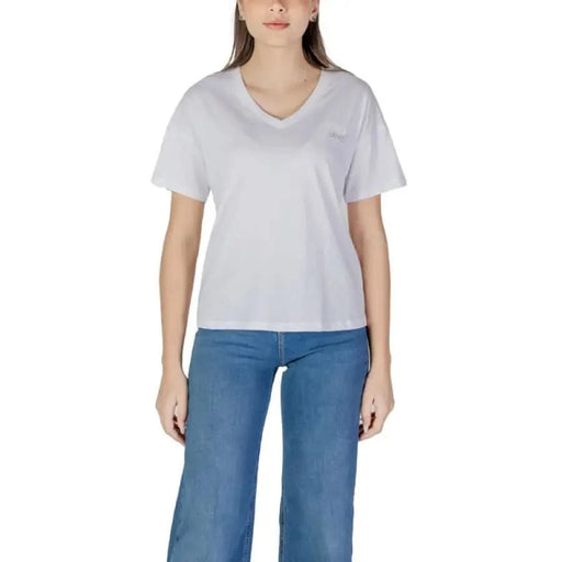 White v-neck t-shirt styled with blue jeans from Liu Jo Women’s collection
