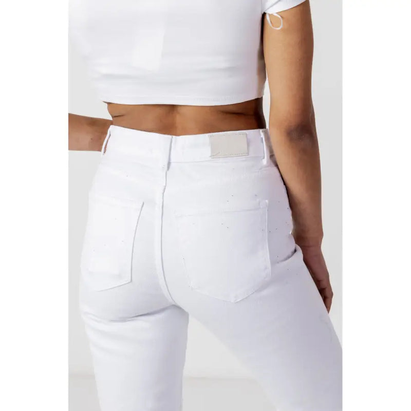 White women’s high-waisted jeans with a subtle speckled texture designed for spring summer wear