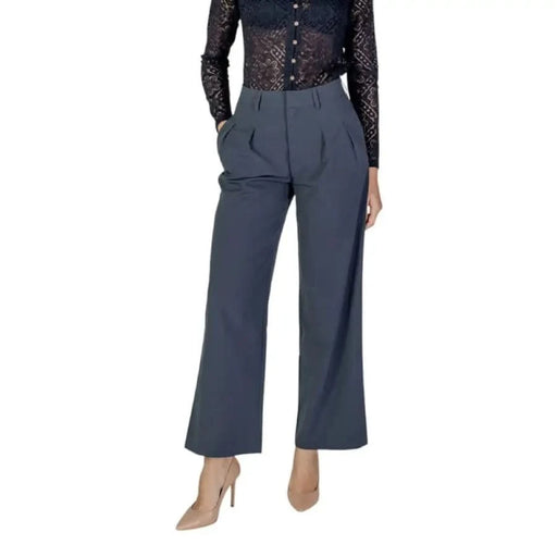 Wide-leg gray trousers with pleated waist and pockets by Calvin Klein Jeans