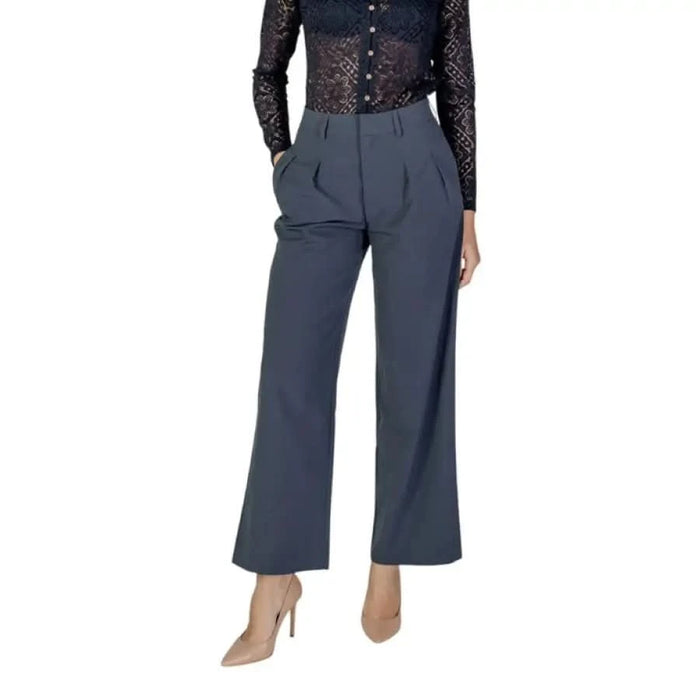 Wide-leg gray trousers with pleated waist and pockets by Calvin Klein Jeans