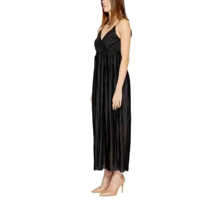 Woman in urban style black dress - Only Women Dress