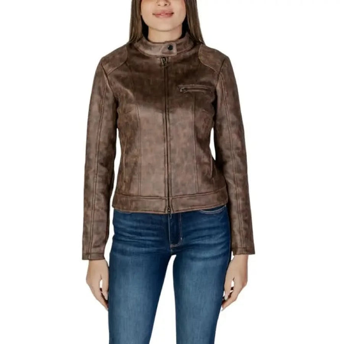 Woman wearing Desigual Women’s Black Zip Jacket with Round Neck and blue jeans