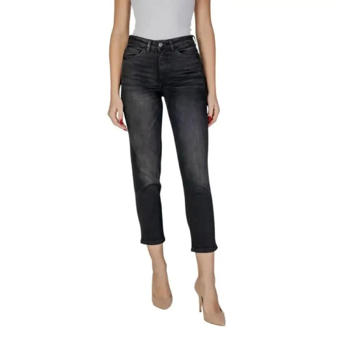 Woman in dark wash jeans from Ichi Women’s Plain Blue Jeans with Pockets