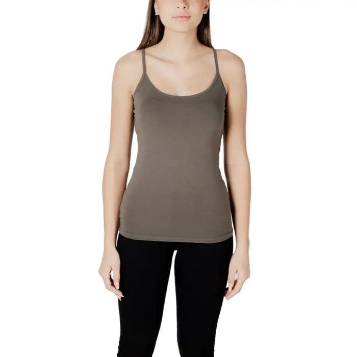 Woman wearing a gray tank top and black leggings showcasing the Black Spaghetti Strap Tank Top