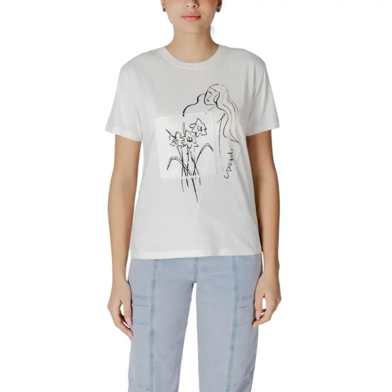 Woman wearing Desigual white printed short sleeve round neck cotton T shirt and light blue cargo pants