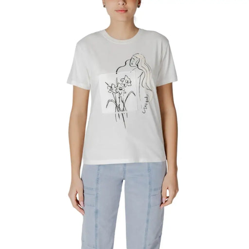 Woman wearing Desigual white printed short sleeve round neck cotton T shirt and light blue cargo pants